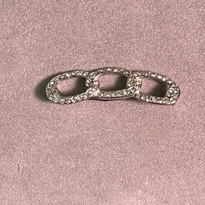 Beautiful vintage brooch with crystal like stones and silver tone